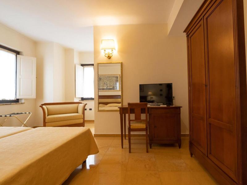 Hotel Ristorante Vecchia Vibo image