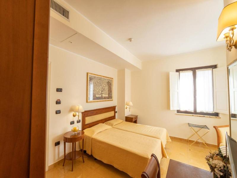 Hotel Ristorante Vecchia Vibo image