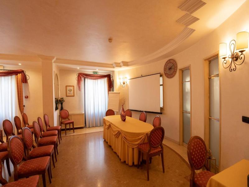 Hotel Ristorante Vecchia Vibo image