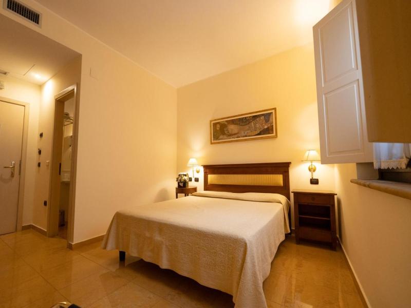 Hotel Ristorante Vecchia Vibo image