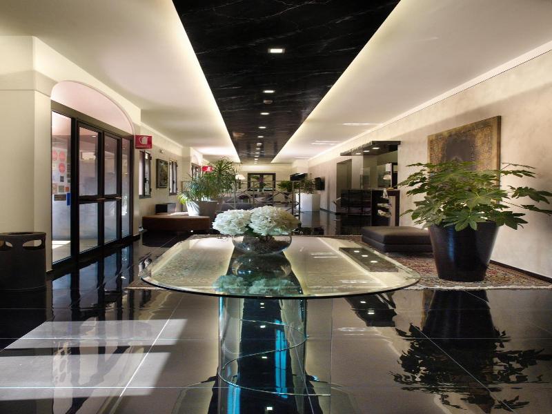 Hotel Versailles image