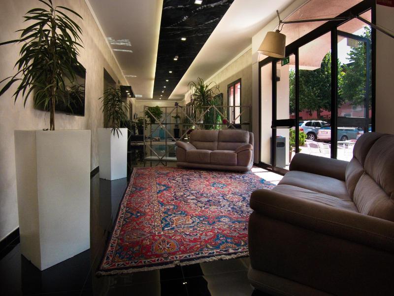 Hotel Versailles image