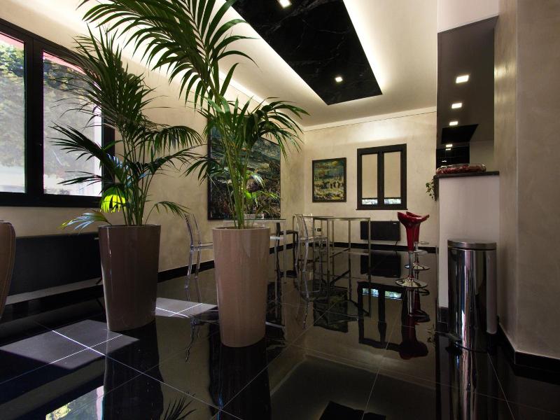Hotel Versailles image