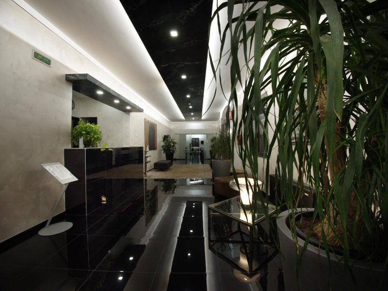 Hotel Versailles image