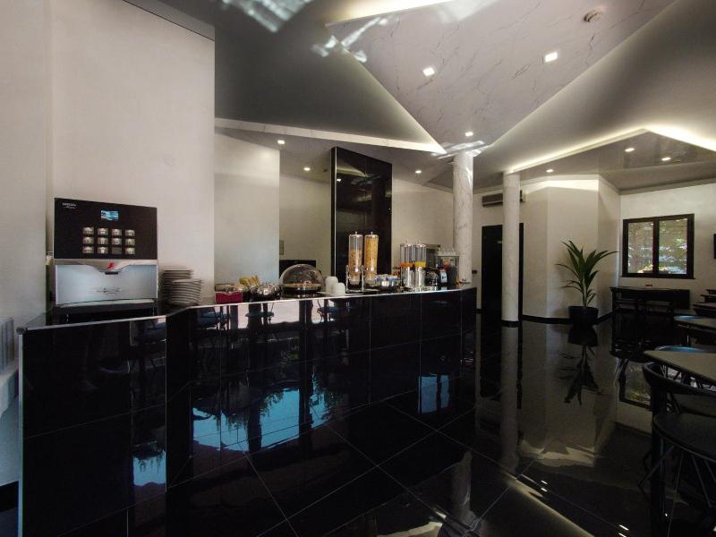 Hotel Versailles image