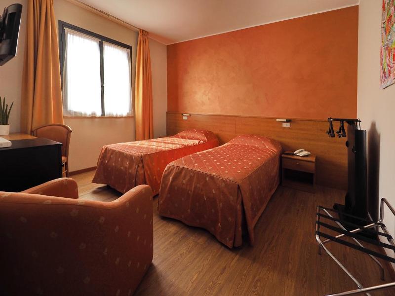 Hotel Versailles image