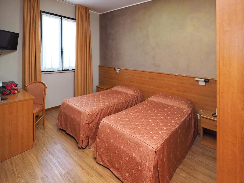Hotel Versailles image