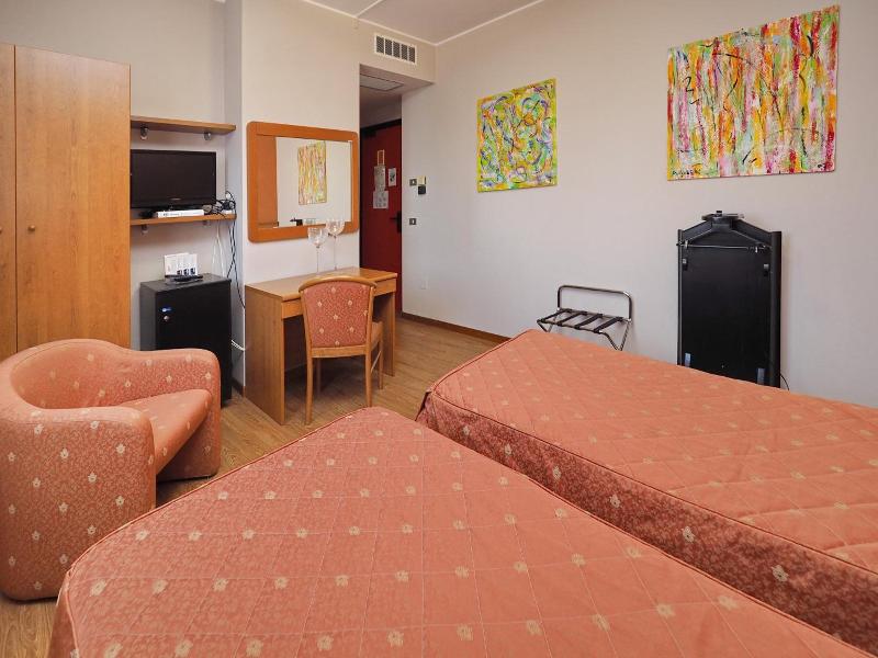 Hotel Versailles image