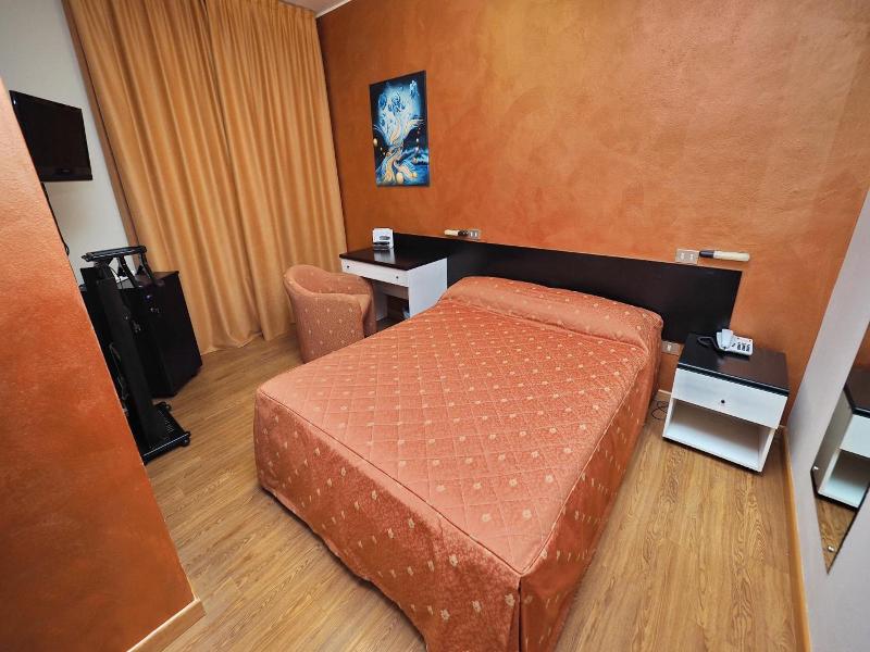 Hotel Versailles image
