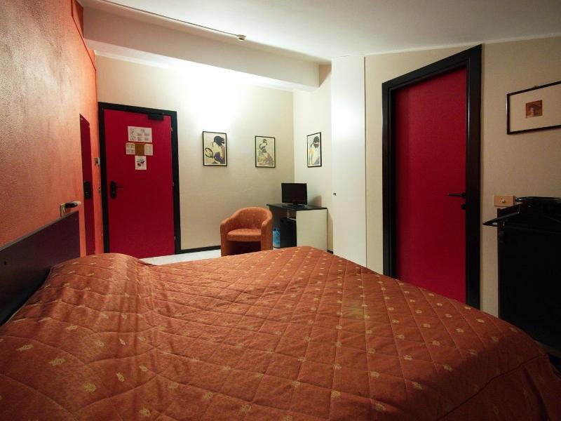 Hotel Versailles image