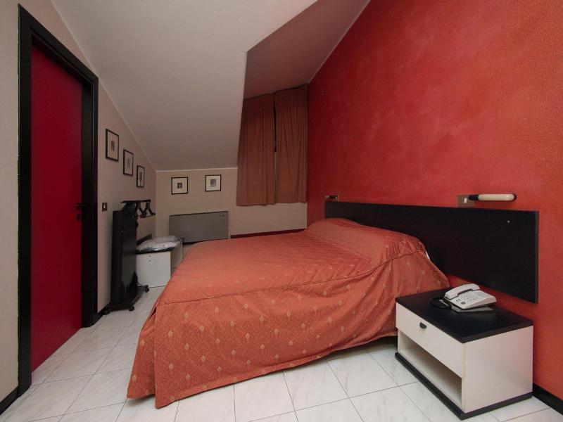 Hotel Versailles image