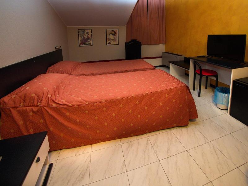 Hotel Versailles image