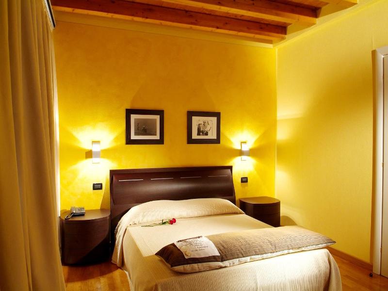 Hotel Fontana Santa image