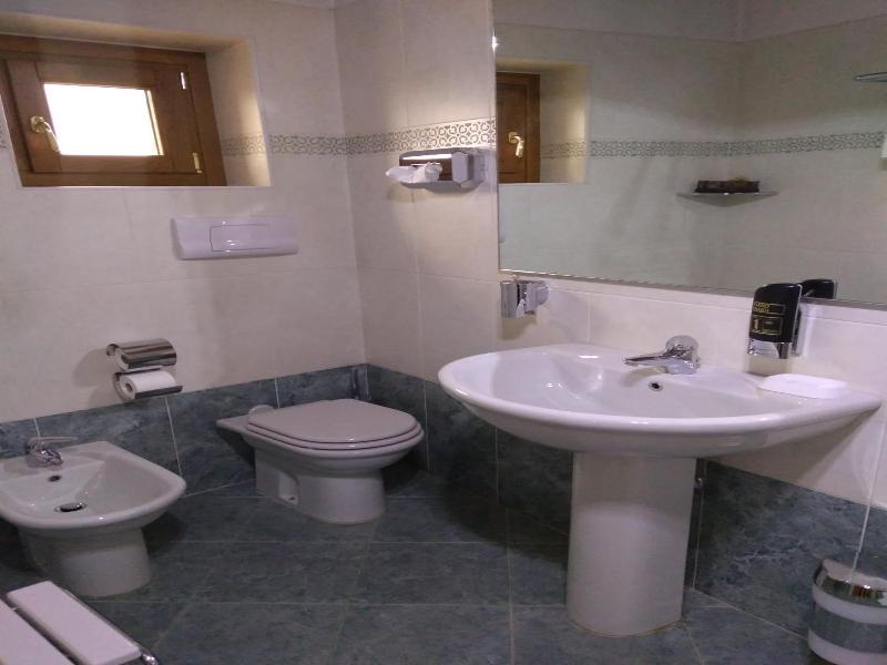 Hotel Fontana Santa image