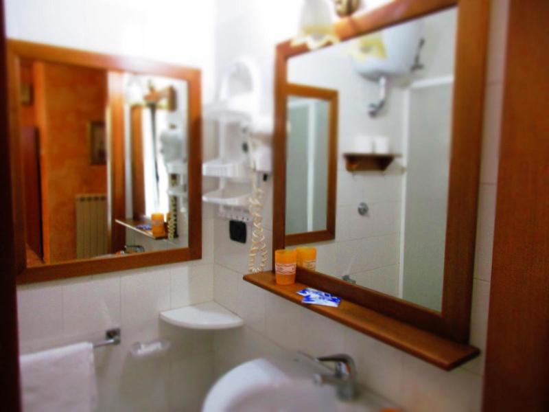Hotel Rosso Di Sera image