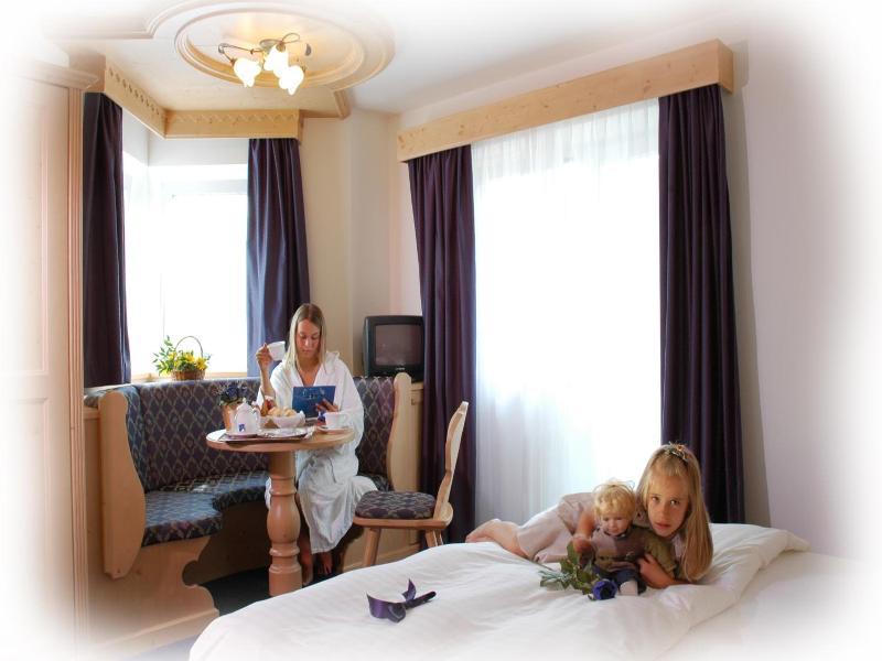 Hotel Siror image