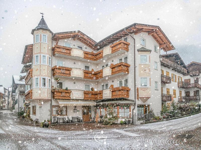 Hotel Siror image