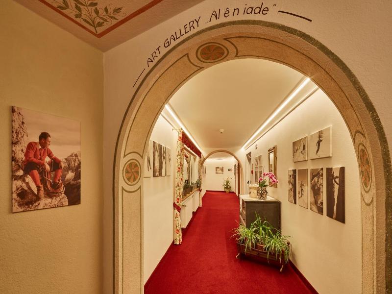 Dolomites Wellness Hotel Savoy image