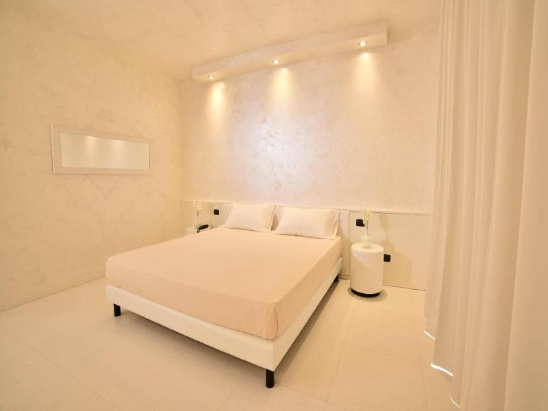 Sweet Motel image