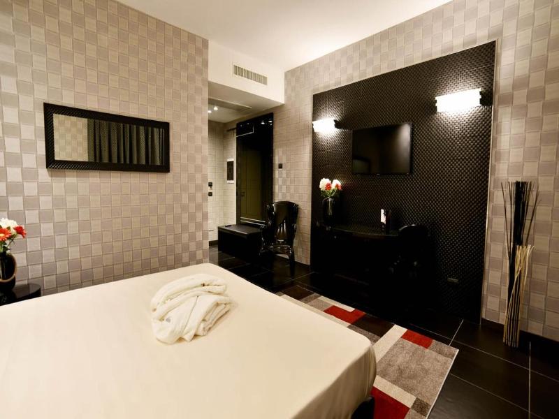 Sweet Motel image