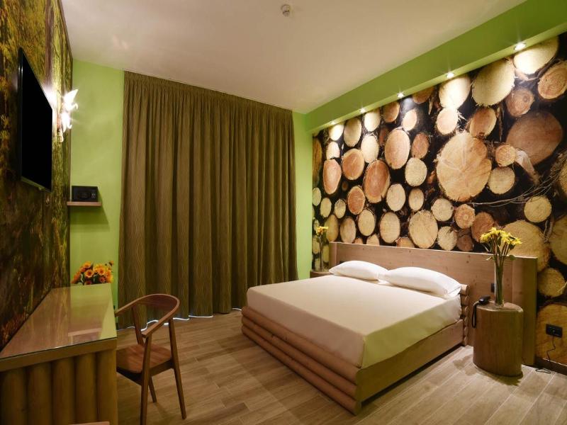 Sweet Motel image