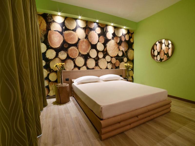 Sweet Motel image
