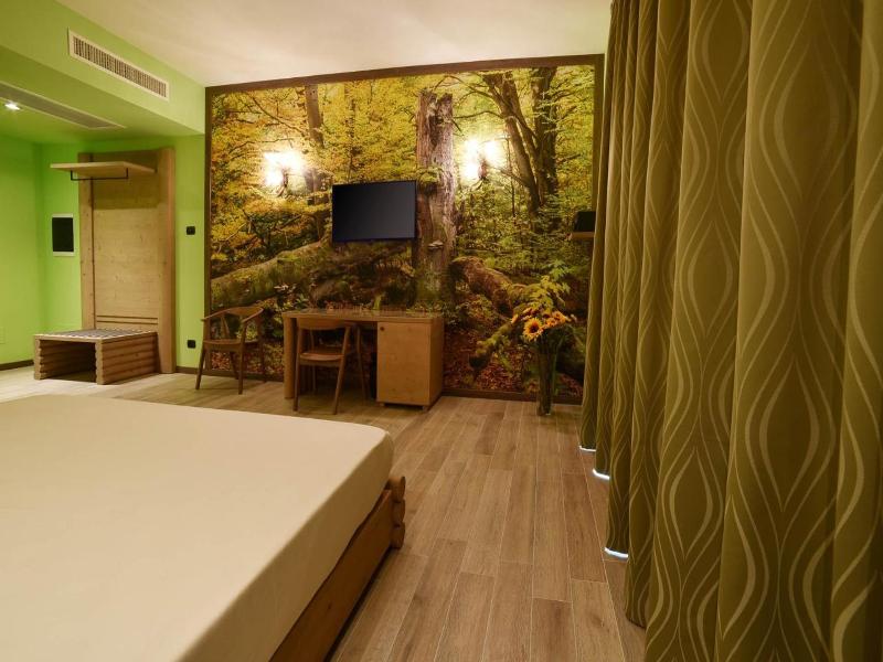 Sweet Motel image