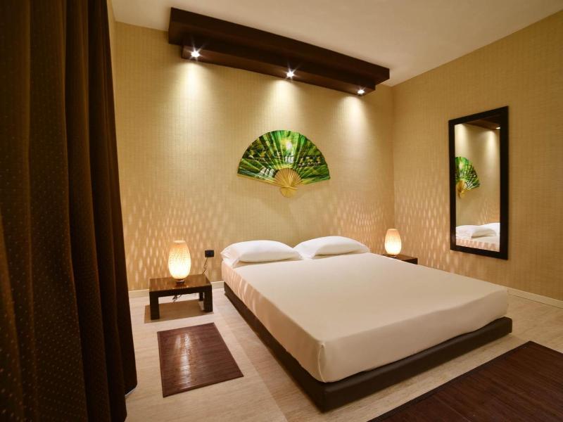 Sweet Motel image