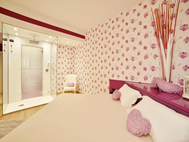 Sweet Motel image