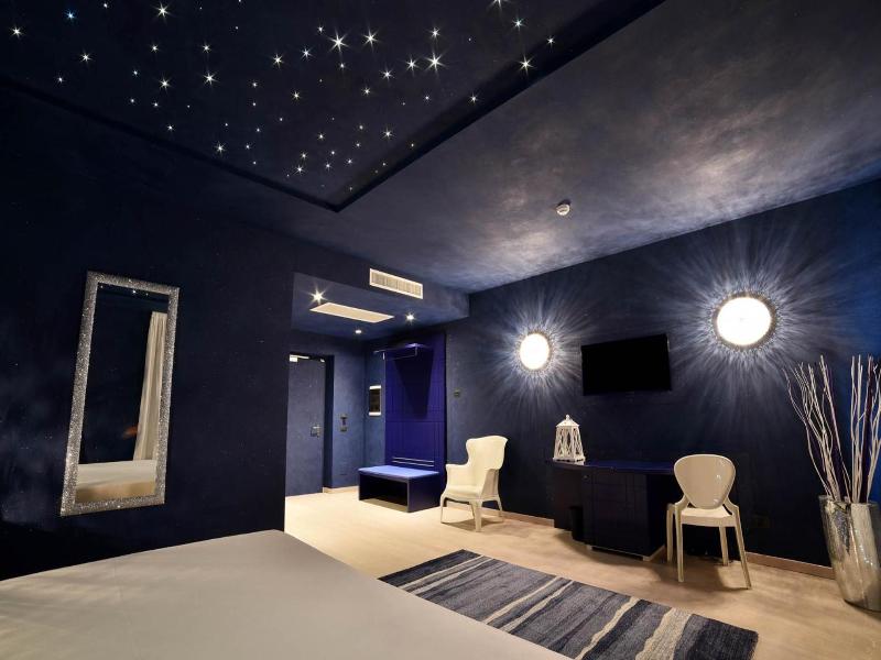 Sweet Motel image