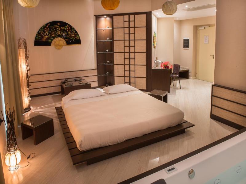 Sweet Motel image