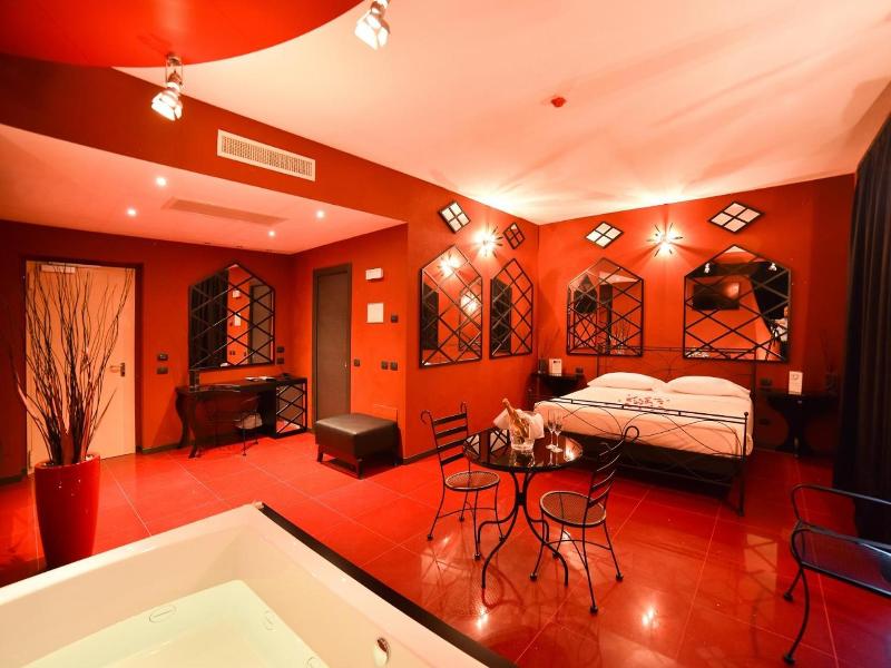 Sweet Motel image