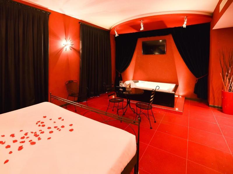 Sweet Motel image