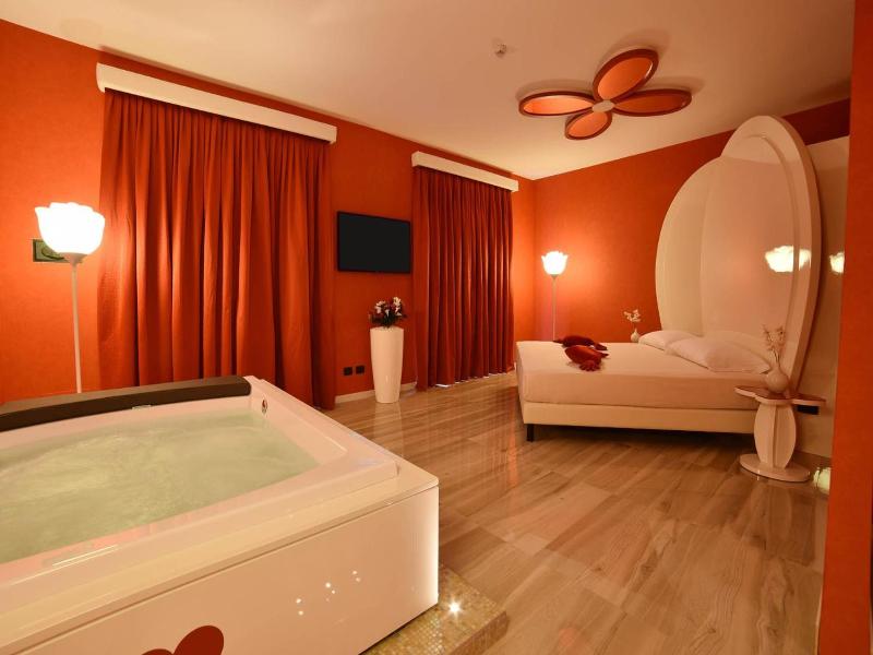 Sweet Motel image