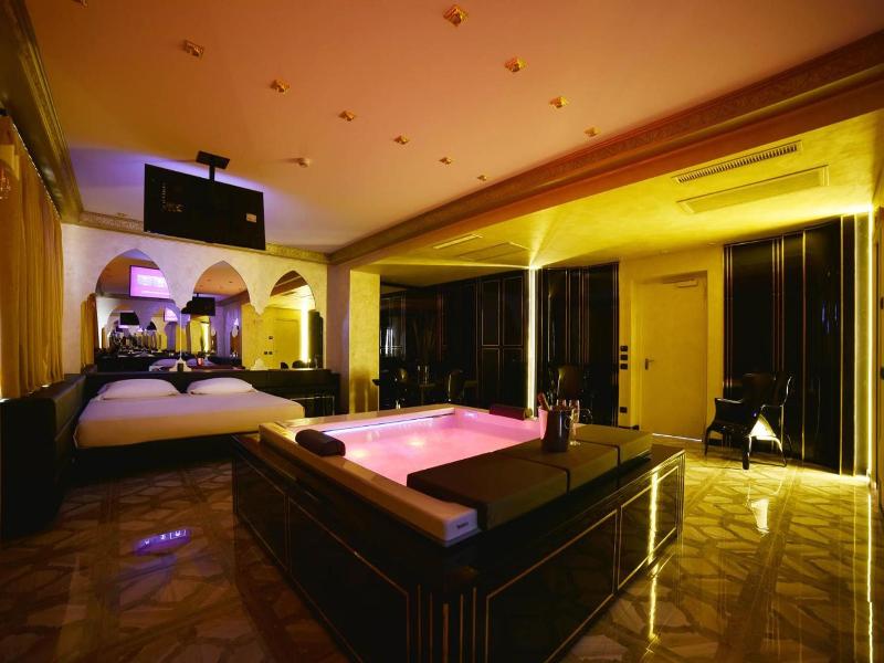 Sweet Motel image