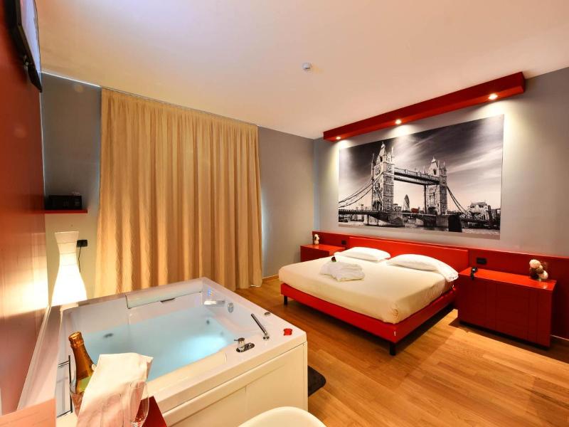 Sweet Motel image