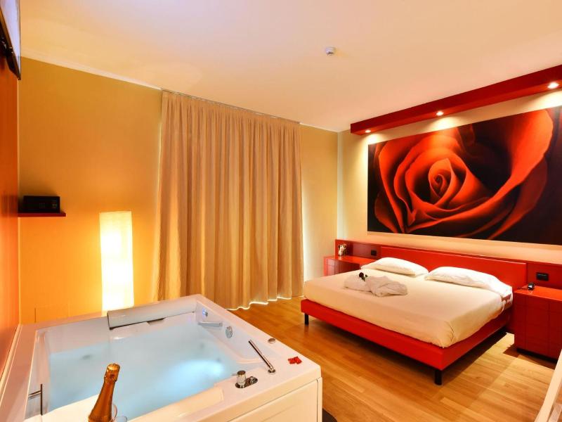 Sweet Motel image