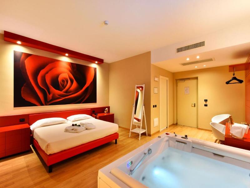Sweet Motel image