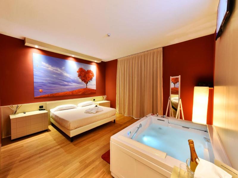 Sweet Motel image