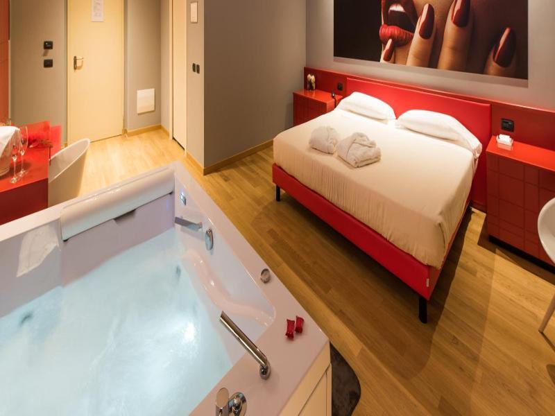 Sweet Motel image
