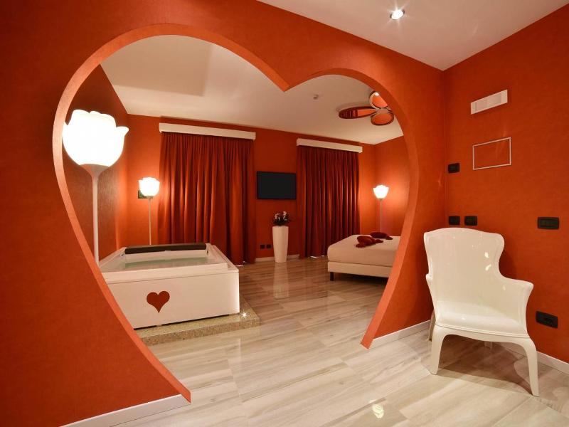 Sweet Motel image