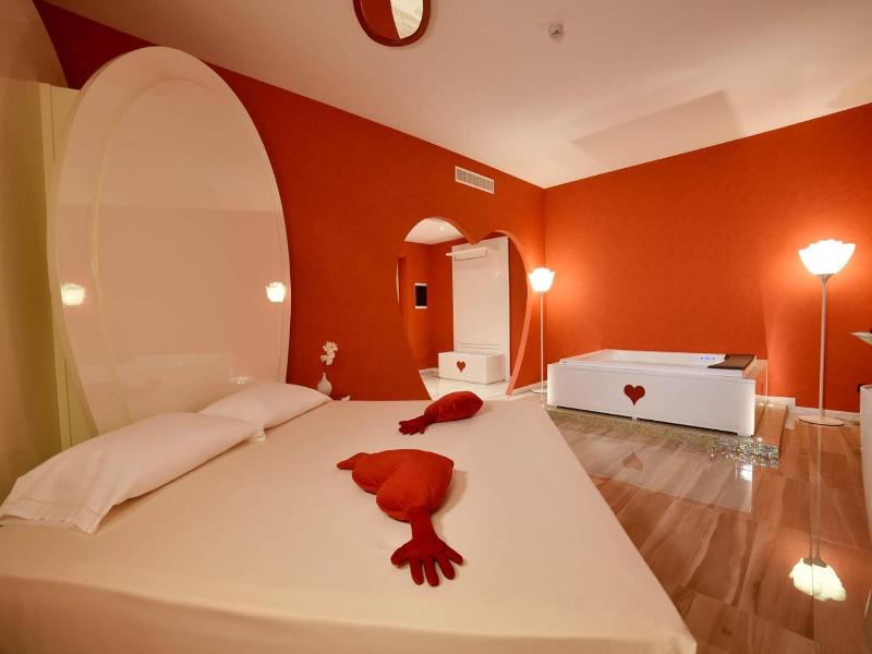 Sweet Motel image