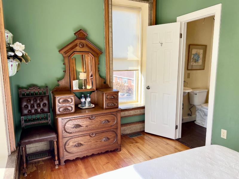 The Woodbridge House image
