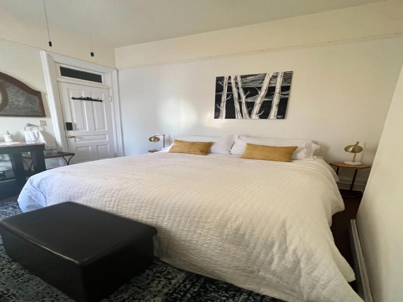 The Woodbridge House image