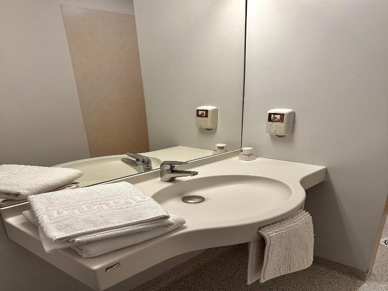 Fasthotel Laval image
