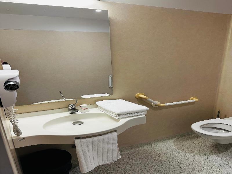 Fasthotel Laval image