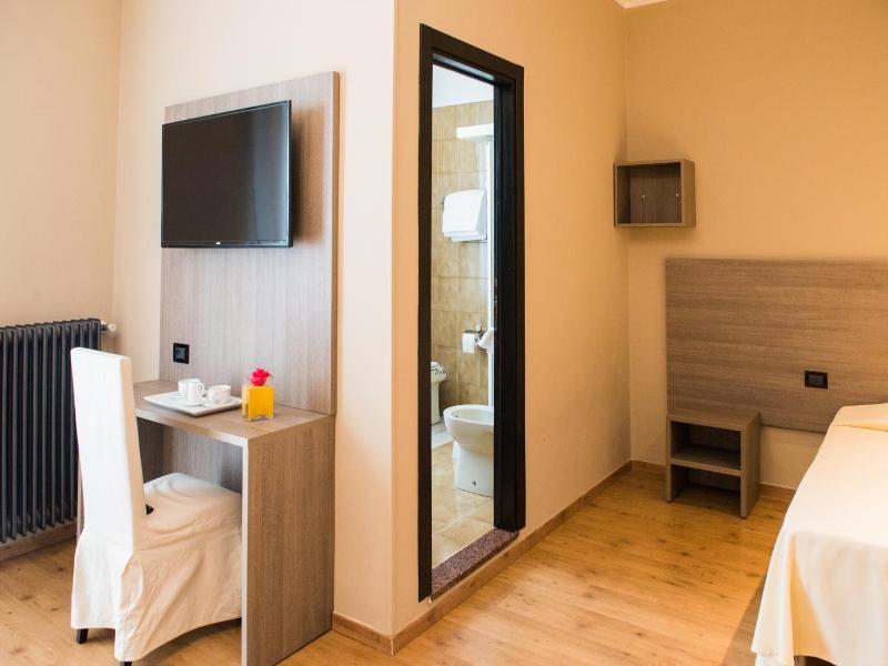 Albergo Grappolo D'oro image