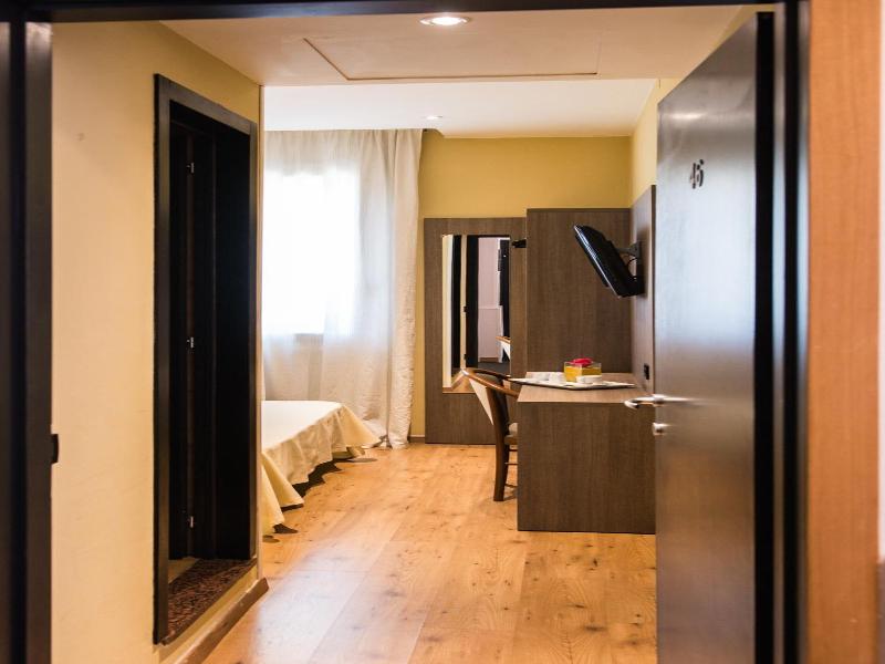 Albergo Grappolo D'oro image