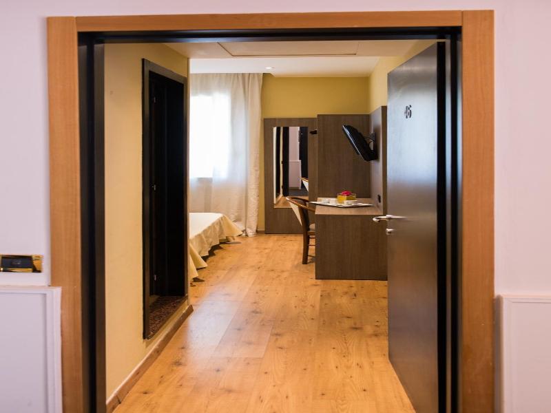 Albergo Grappolo D'oro image