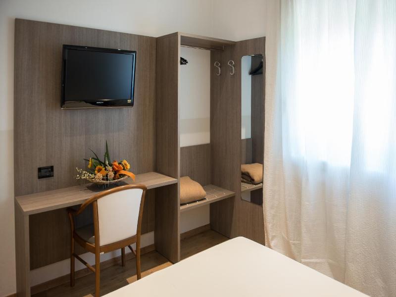 Albergo Grappolo D'oro image